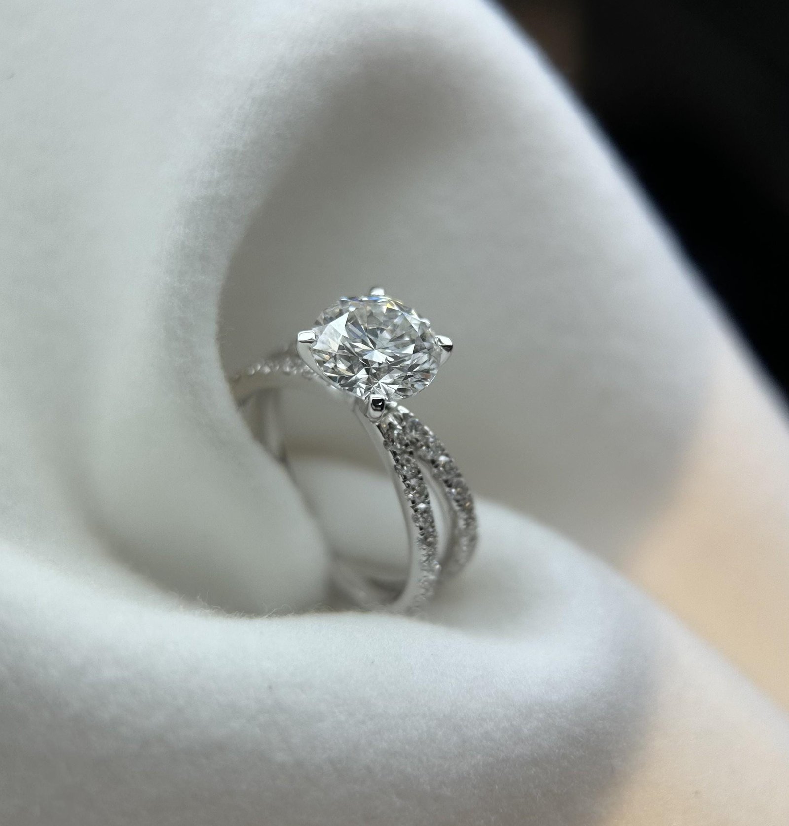 Round Brilliant Diamond Engagement Ring
